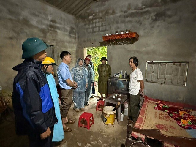Hưng Yên vận động người dân Phường Hồng Châu di dời tránh bão số 3