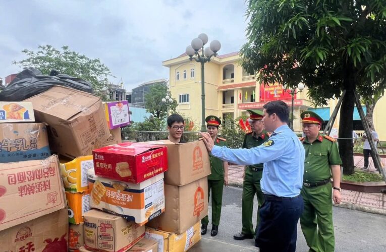 Hà Nội: Nhiều hộ kinh doanh tại La Phù tự nguyện giao nộp 25 tấn hàng giả, hàng nhái