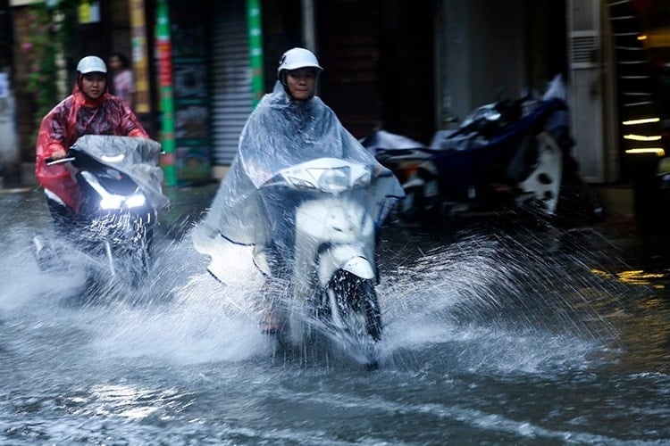 Miền Bắc mưa lớn, hồ thủy điện Hòa Bình mở cửa xả lũ