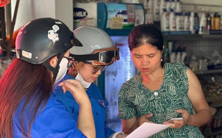 Người dân Hưng Yên bớt khó khăn khi làm thủ tục hành chính trực tuyến