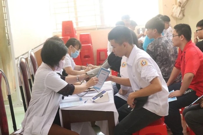 Giảm mạnh mức đóng BHYT cho học sinh, sinh viên