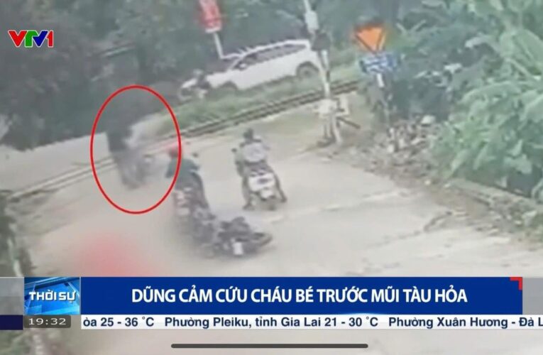CHÁU BÉ ĐƯỢC NGƯỜI ĐÀN ÔNG CỨU TRƯỚC MŨI TÀU HOẢ ĐÃ NHẬN ANH LÀM BỐ NUÔI