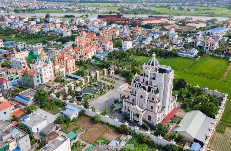 Ngôi làng tỷ phú nức tiếng tại Nam Định: Toàn dinh thự, lâu đài và tàu trăm tỷ xuôi ngược khắp muôn nơi