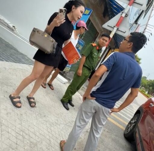 Video: Căn nhà hot nhất Phủ Lý lúc này