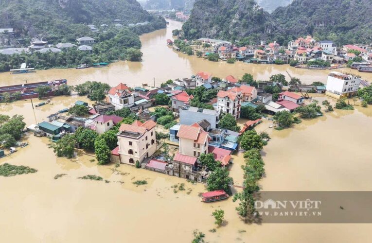 Ninh Bình: Hoàn lưu bão số 5 khiến 600 hộ dân ở Kênh Gà ngập chìm trong biển nước
