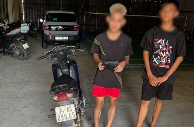 Khởi tố 2 đối tượng thiếu niên cướp giật tài sản