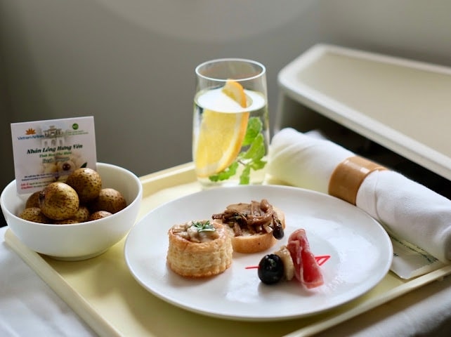 Vietnam Airlines mang đặc sản nhãn lồng Hưng Yên lên chuyến bay