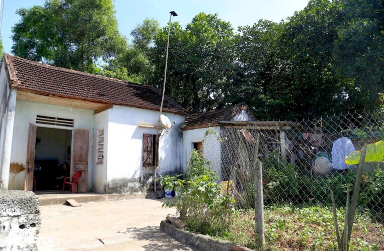 Học phí đại học tăng cao, phụ huynh bất lực khuyên con tạm gác lại giấc mơ giảng đường