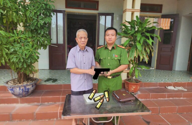 Thu giữ khẩu súng ngắn K54 và 57 viên đạn tại Ninh Bình