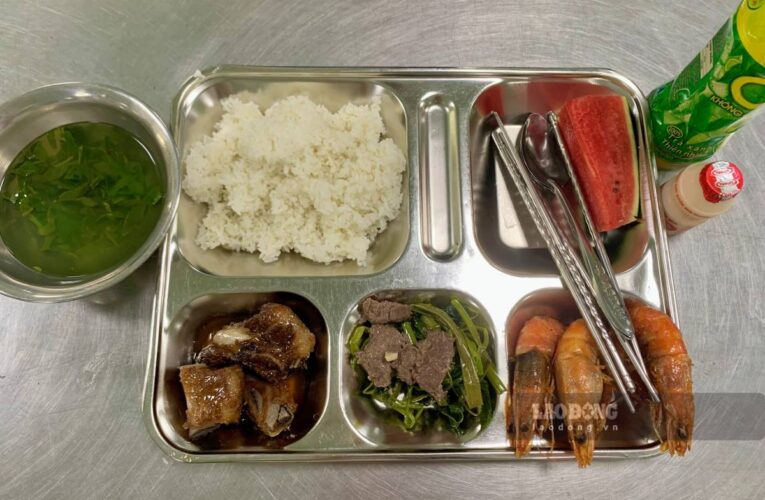 Bữa cơm Công đoàn 80.000 đồng/suất dành cho công nhân ở Ninh Bình