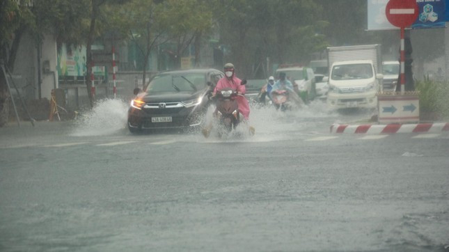 Miền Bắc, miền Trung đón mưa lớn từ chiều tối nay