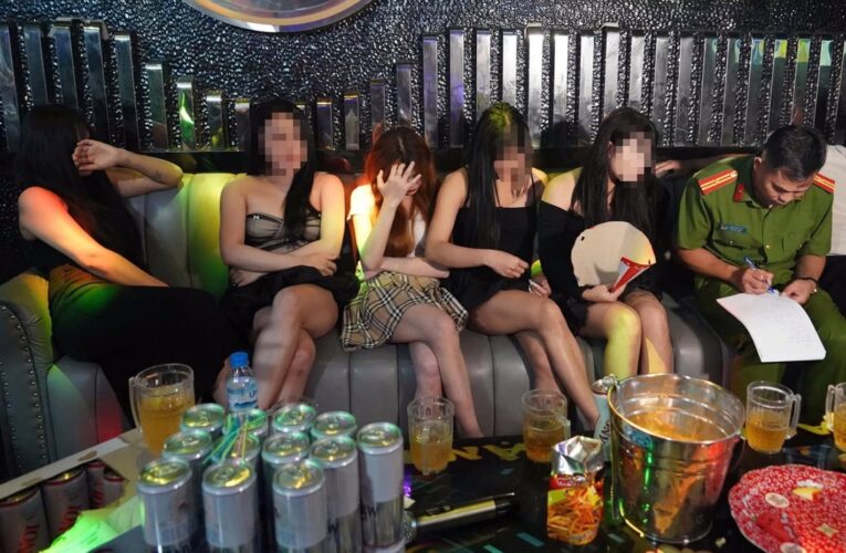 Quán karaoke xây “ký túc xá” nuôi 38 nhân viên nữ, cứ bị phạt lại đổi tên