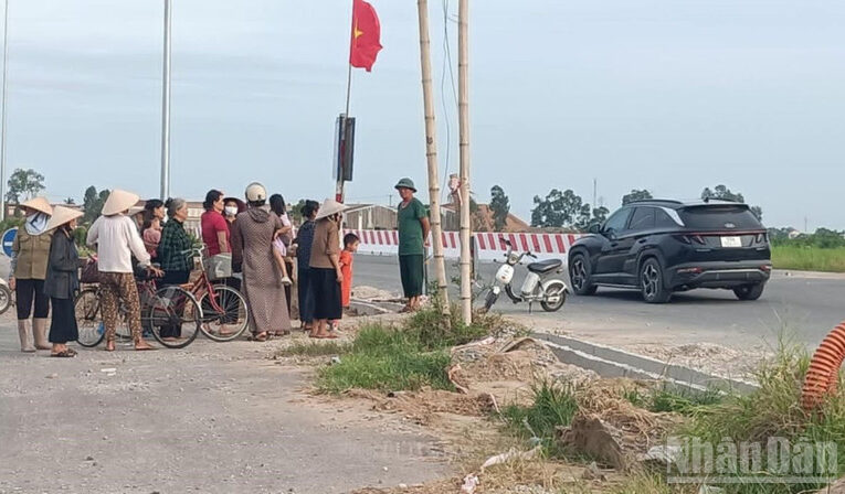 Hưng Yên: Dự án đường giao thông chia cắt đôi thôn, nhiều bất cập nảy sinh