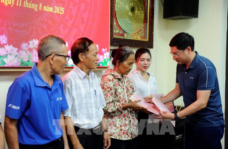 Xã đầu tiên của Hưng Yên cấp Giấy chứng nhận quyền sử dụng đất cho người dân