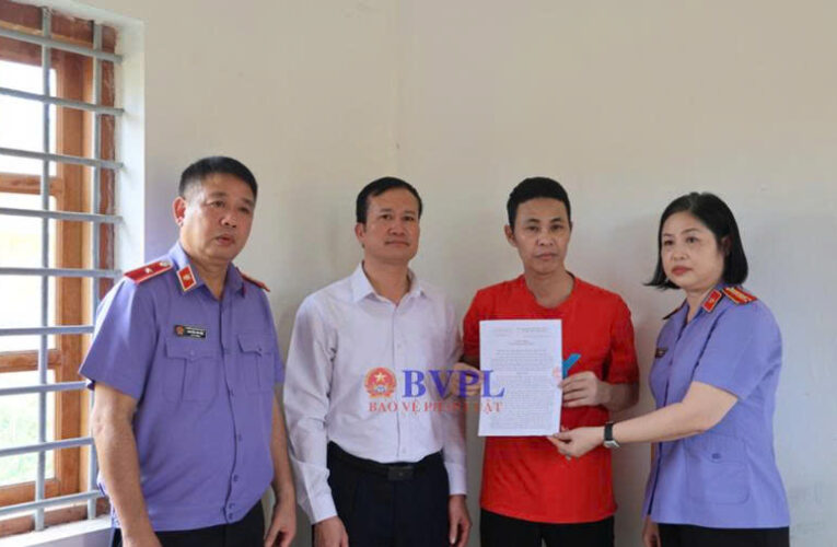 Video Khoảnh khắc anh Thái Khắc Thành về với gia đình.