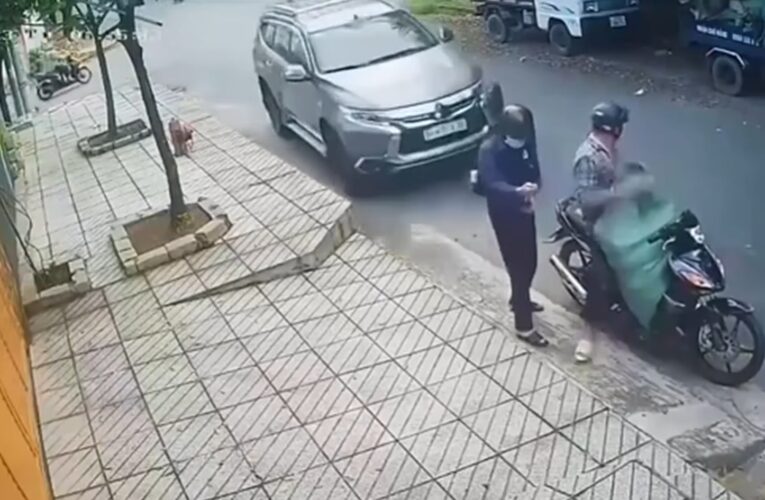 Video: Quá đen cho 2 kẻ tromcho