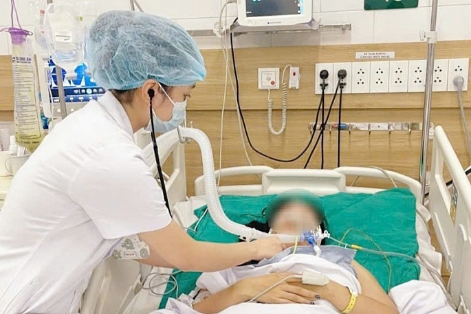 Hai phụ nữ liệt toàn thân sau t..i.êm botox làm đẹp tại nhà
