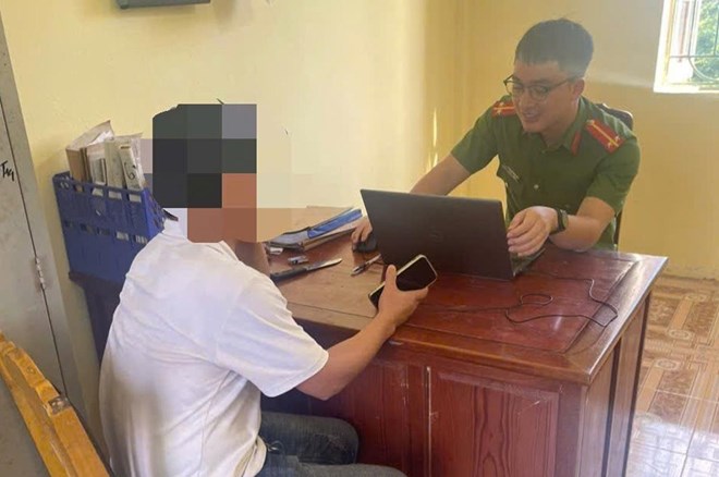 Công an xã ở Hưng Yên làm việc với người bình luận nội dung tiêu cực trên mạng