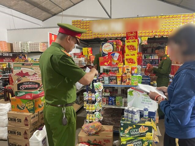 2 cửa hàng tạp hóa tại Hưng Yên bị phạt vì không niêm yết giá