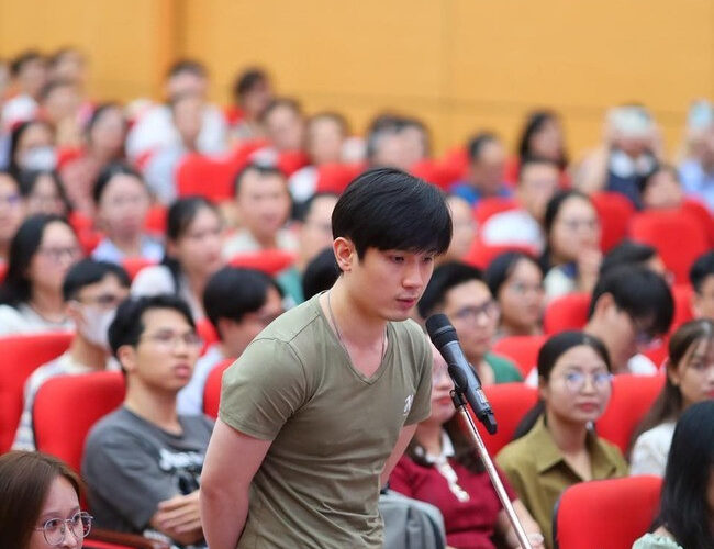 Danh tính tân bác sĩ nội trú đang hot rần rần MXH vì đã học giỏi còn đẹp trai