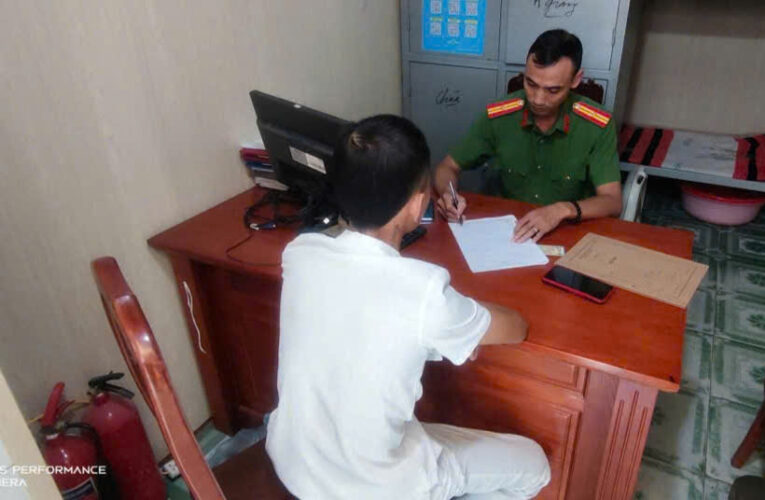 Công an xã Hồng Minh bắt giữ 02 đối tượng tổ chức sử dụng trái phép chất ma tuý
