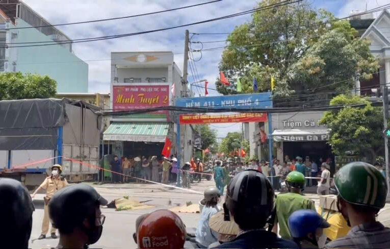 Đi tìm nhà trọ, 2 mẹ con t-ử vong thương tâm dưới bánh xe tải