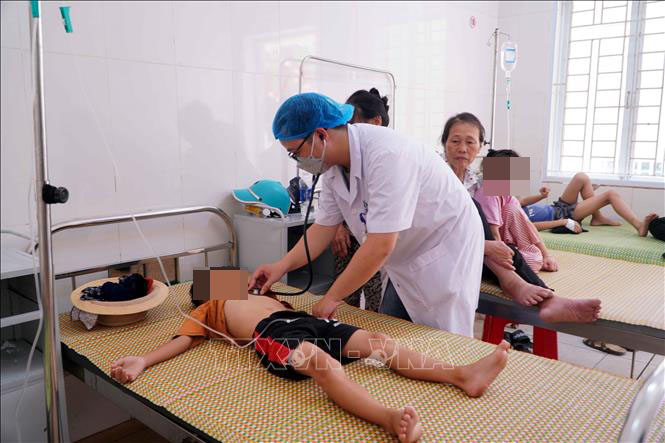 Hưng Yên: Tình hình sức khỏe của 41 học sinh tiểu học và một cô giáo nhập viện sau bữa ăn trưa bán trú