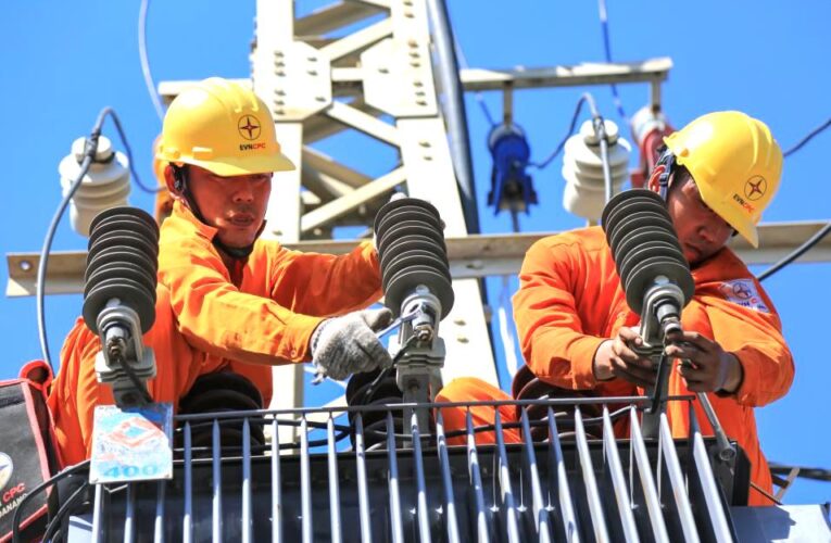 Điện lực lý giải các yếu tố tác động hóa đơn tiền điện