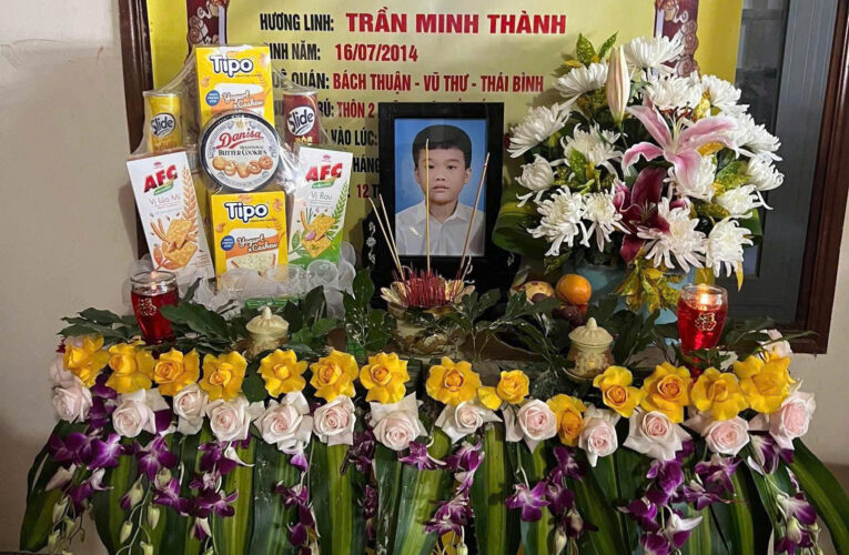 Xe chở rác tông học sinh lớp 6 t-ử vong trong sân trường