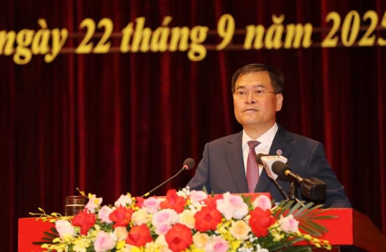 Ông Bùi Văn Khắng giữ chức Chủ tịch UBND tỉnh Quảng Ninh